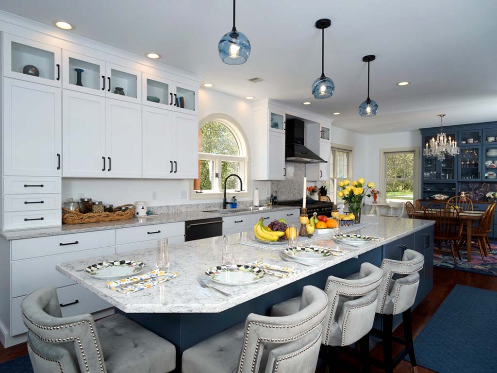 White Kitchen with Contrasting Island and Seating for Four